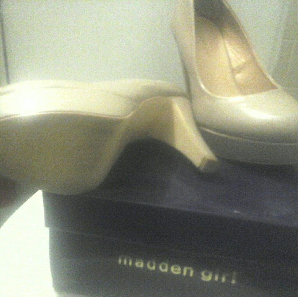 Pumps - Picture 2 of 2